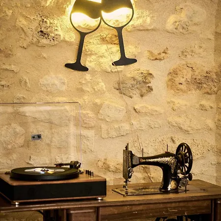 Domaine Baudon, Situe Au Coeur Des Vignes * Montagne (Gironde)